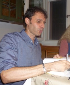 Laureato in Scienze Politiche a Bologna, esperto in marketing (dopo il Master, ha trovato lavoro in un’azienda ceramica di Faenza), Giovanni Prodi ha cominciato a scrivere nel 2010, in maniera del tutto casuale. «Un sabato sera un amico mi ha confidato di aver cominciato a scrivere un romanzo e allora mi sono detto: ‘Beh, non male come idea. Perché non provare?’. La cosa buffa è che non solo non avevo mai scritto nulla né avevo mai pensato di farlo, ma negli ultimi anni non avevo più letto romanzi. Mi ero dedicato ai saggi, principalmente di storia, e in modo particolare di storia americana, con una speciale attenzione rivolta alla famiglia Kennedy. È stato quindi naturale ambientare il primo romanzo, ‘Delitto all'ombra di JFK’, attorno ai fatti dell’attentato a in cui venne assassinato il 35esimo presidente degli Stati Uniti. Questo romanzo è ancora inedito, ma la casa editrice Montegrappa, con cui ho pubblicato ‘La Donna di Cuori’, si è detta disposta a pubblicarlo il prossimo anno; e ci sto ancora lavorando. Per completare la documentazione, infatti, nel novembre 2013 sono andato a Dallas in occasione del cinquantenario dell’attentato a JFK».